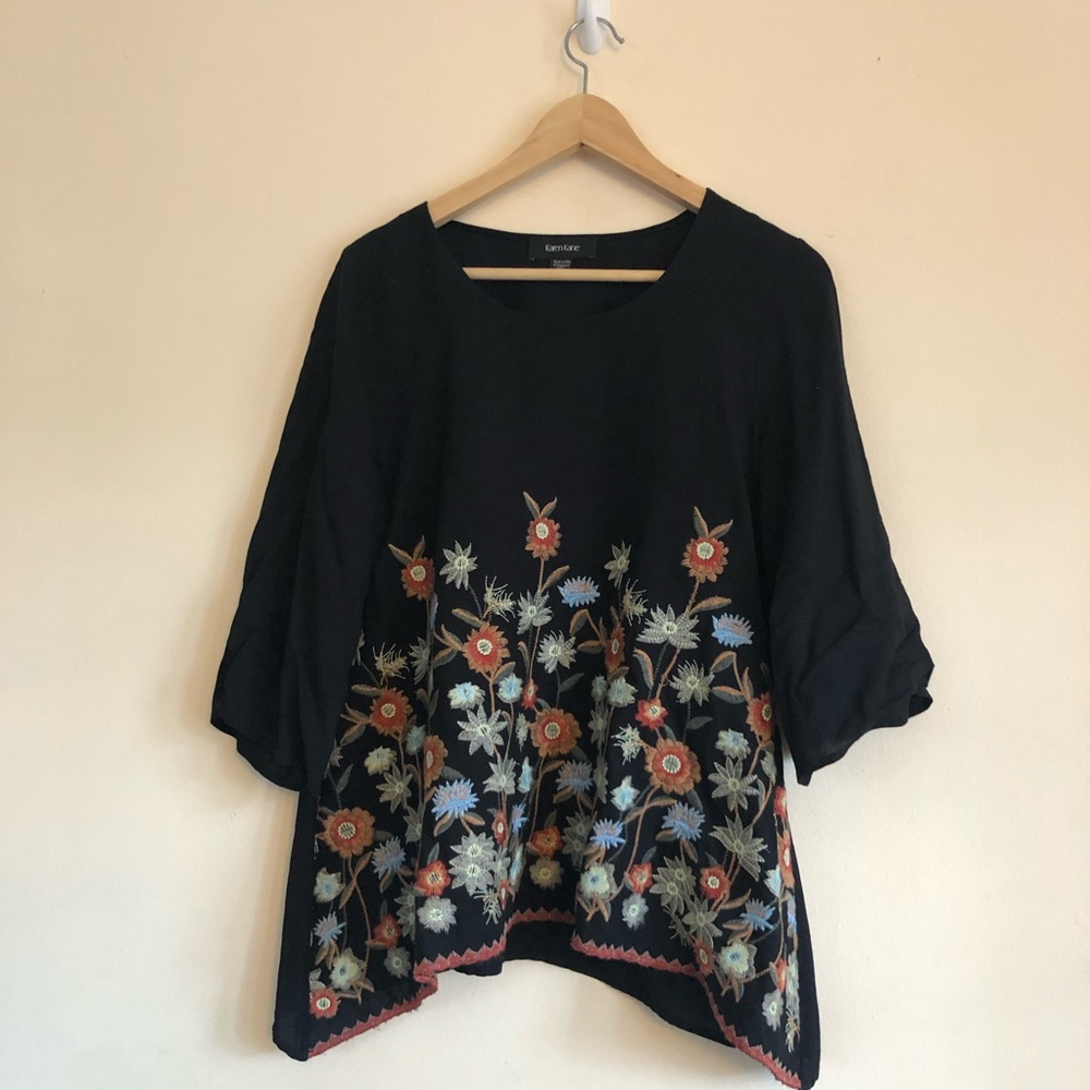 LIKE NEW Karen Kane Embroidered Black/Flower Tunic